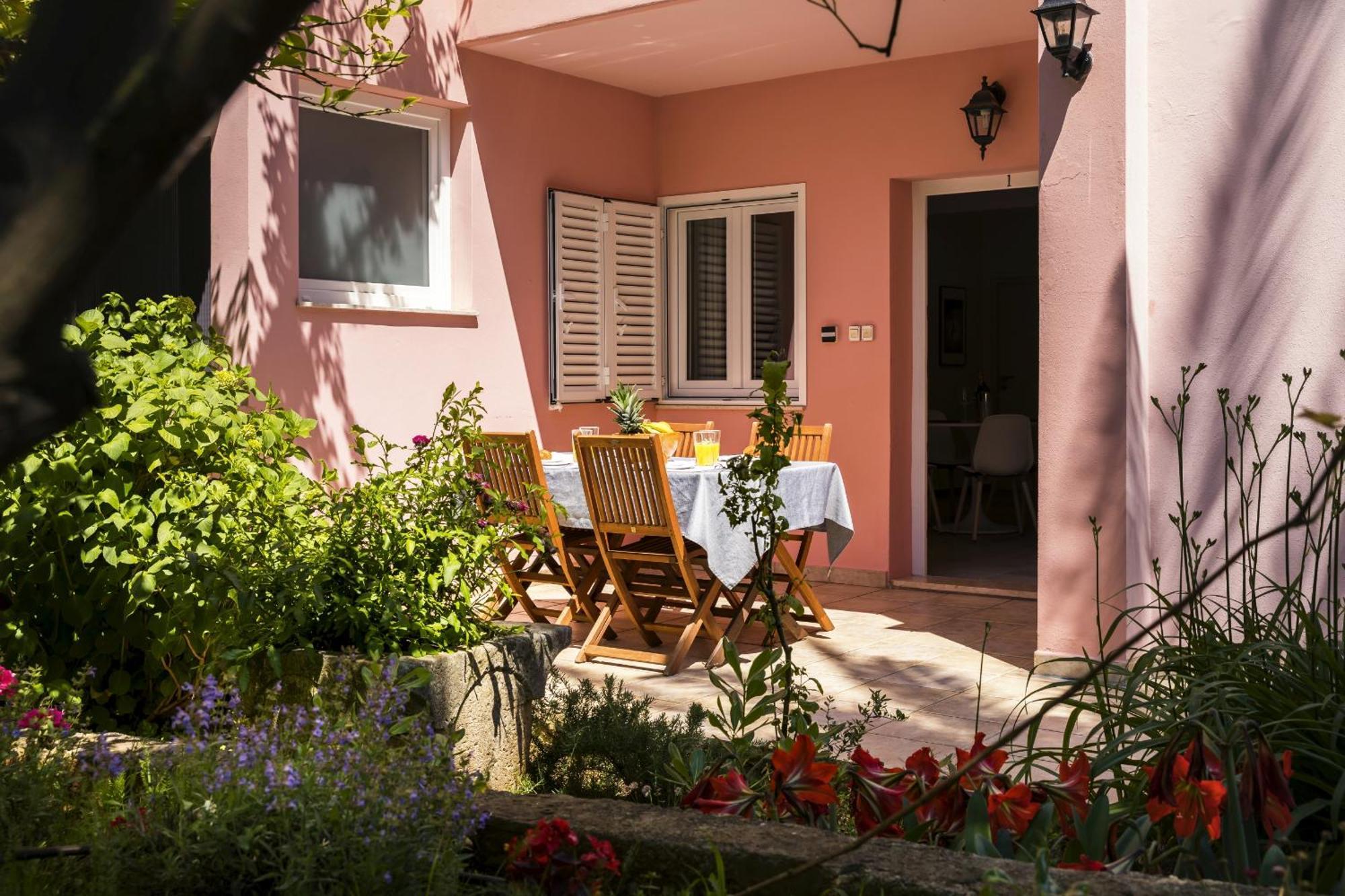 Apartments Laura Mali Lošinj Buitenkant foto